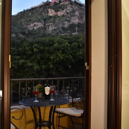 Gloden House Taormina