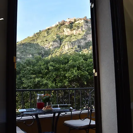Gloden House Taormina