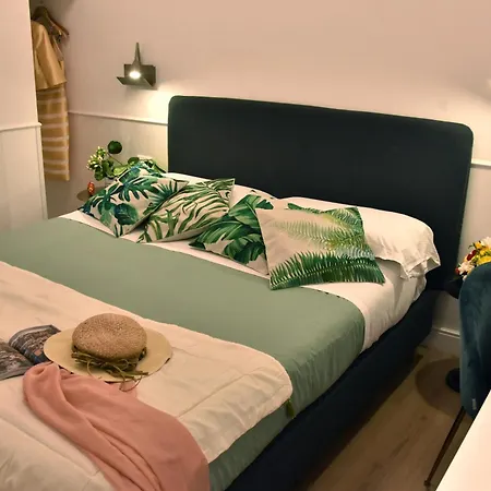 Gloden House Apartment *